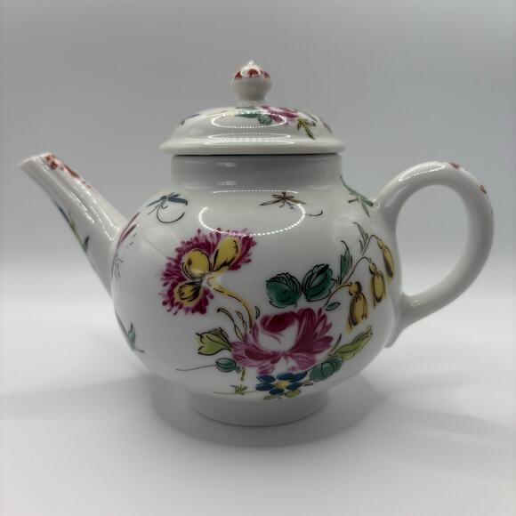 Vintage 1985 Victoria & Albert Museum Franklin Mint Porcelain Bow Mini Teapot - Picture 3 of 9
